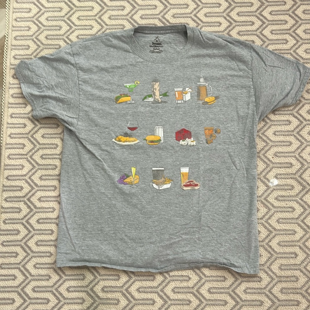 Men’s gray t-shirt - Epcot around the world